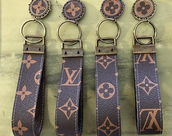 Louis Vuitton Keychain Wallet, Louis Vuitton Keychain, Apple Watch Fashion, Louis Vuitton Pouch, Diy Leather Earrings, Lv Purse, Louis Vuitton Totes, Hippie Bags, Earrings Handmade Dangle