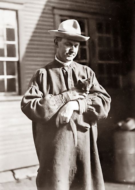 Celebrity Cats, Celebrities With Cats, Men With Cats, Calvin Coolidge, Crazy Cat People, Usa Presidents, Great Cat, American Presidents, Cat People