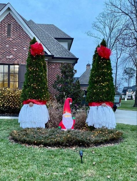 Gnome Bushes Christmas Outdoor, Gnome Bushes, Gnomes For The Holidays, Christmas Gonks, Christmas Knomes, Gnome Christmas Tree, Gnome Tree, Christmas Marketing, Outdoor Decoration Ideas