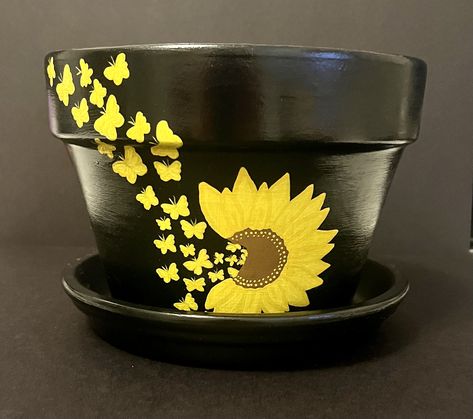 Pot Painting Ideas For Competition, Black Pot Painting Ideas, Boho Arts, Nana Crafts, Terracotta Painting, Terracotta Ideas, Paint Edger, Sunflower Vase, Plant Pot Design