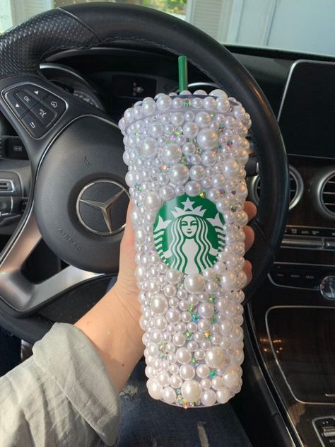 Free Starbucks Gift Card, Starbucks Cup Design, Starbucks Cup Art, Bling Ideas, Starbucks Diy, Rhinestone Cups, Rhinestone Projects, Rhinestone Crafts, Custom Starbucks Cup