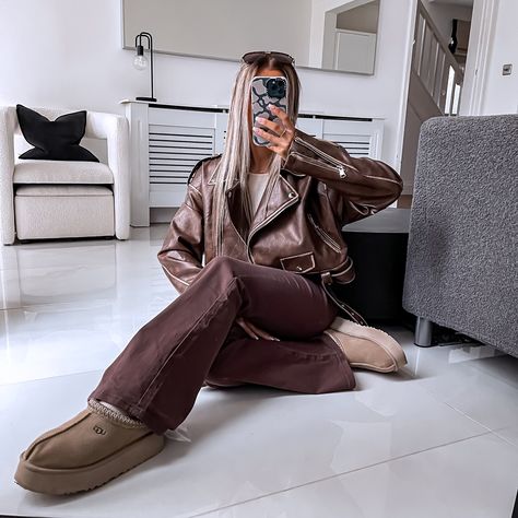 🔗Links will be in Dec highlight✨what’s your fave?💬 I’d you have any sizing questions let me know girls always happy to answer any questions 🫶🏼 •••• Winter outfits, ootd inspo, daily outfit ideas, casual outfit, brown outfit, red outfit, fleece outfit, trench coat styling, faux leather jacket, beige outfit, petite outfit, what to wear today, autumn outfit ideas, simple outfit ideas, Christmas outfit, ugg outfit, how to style Uggs, cosy outfit ideas, teddy bear pjs, Christmas pjs, Christmas D... Brown Fleece Jacket Outfit, Teddy Bear Pjs, Daily Outfit Ideas Casual, Trench Coat Styling, How To Style Uggs, Fleece Jacket Outfit, Brown Fleece Jacket, Style Uggs, Outfit Ideas Simple