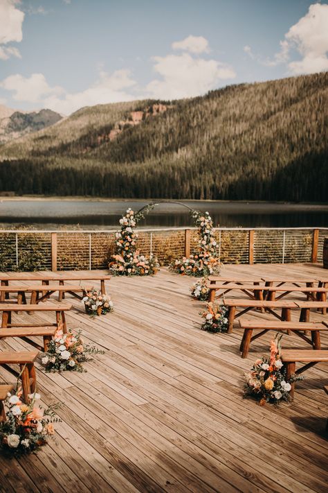 How stunning is this Colorado wedding ceremony spot?! With views of the mountains in the background and gorgeous ceremony aisle flowers, we can't envision a more romantic location. See the full blog post for more details on this romantic fall Colorado wedding! Vail Colorado Wedding Venues, Fall Wedding Colorado, Mountain Fall Wedding, Ceremony Aisle Flowers, Wedding Flower Arrangements Pink, Fall Colorado Wedding, Colorado Fall Wedding, Outside Wedding Ceremonies, Wedding Planning Details