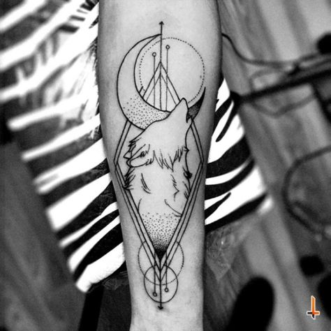 Geometrical Tattoo, Simple Wolf Tattoo, Wolf And Moon Tattoo, Howling Wolf Tattoo, Geometric Wolf Tattoo, Tattoo Wolf, Linework Tattoo, Wolf Tattoo Sleeve, Dotwork Tattoo