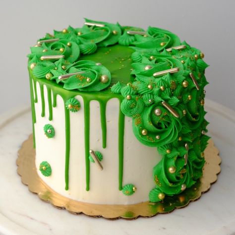 Elyse Purbaugh | Weesh Bake Shop (@weeshbakes) • Instagram photos and videos St Patricks Day Cakes, Saint Patricks, Bake Shop, St Patrick, St Patricks Day, Baking, Instagram Photos, Photo And Video, Instagram Photo