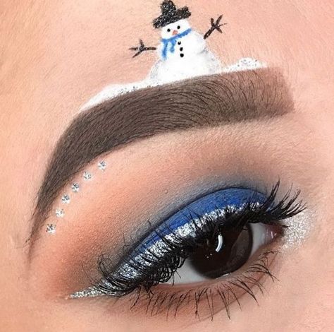 Maquillage des yeux façon renne de Noël - 10 idées spectaculaires pour maquiller vos yeux aux couleurs de Noël - Elle Winter Eye Makeup, Christmas Makeup Looks, Christmas Makeup Simple, Silver Eyeliner, Xmas Makeup, Christmas Eyeshadow, 2023 Makeup, Eye Makeup Cut Crease, Makeup Workshop