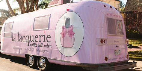 How A Pink 'Mobile Nail Salon' Became The Latest Perk For Googlers Mobile Nail Salon, Pink Trailer, Mobile Hair Salon, Mobile Beauty Salon, Mobile Spa, Pink Mobile, Mobile Nails, Mobile Beauty, Fashion Truck