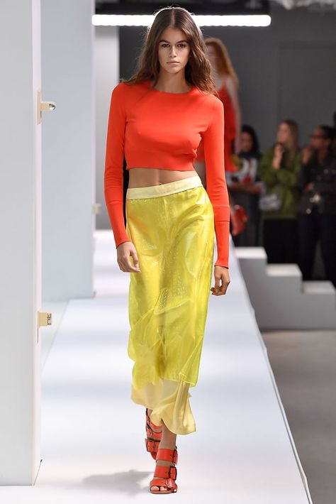 Floral Print Skirt, Spring Fashion Trends, Mellow Yellow, All About Fashion, Fashion Advice, New York Fashion Week, New York Fashion, Color Combos, Runway Fashion