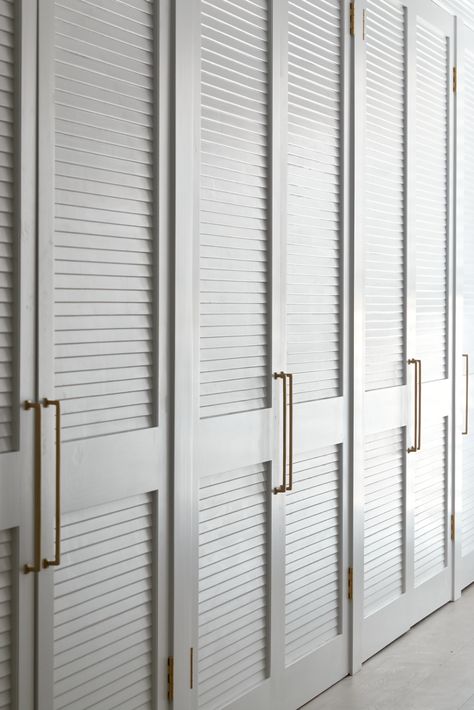 Wooden Louvres, Louvered Door Ideas, Louvered Interior Doors, Louvre Doors, Louvered Shutters, Luxe Bedroom, Small Apartment Interior, Wardrobe Door Designs, Wardrobe Room