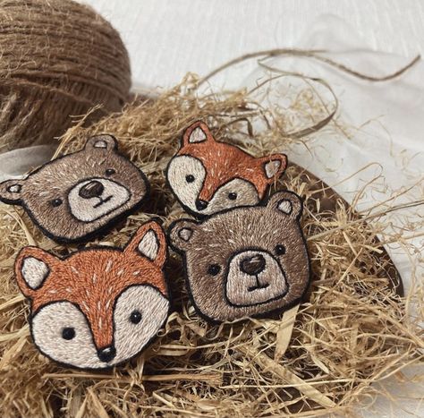 Hand Embroidered Patches, Embroider Ideas, Embroidered Bear, Miniature Embroidery, Tambour Embroidery, Embroidery Template, Embroidered Badges, Hand Embroidery Projects, Crochet Decoration