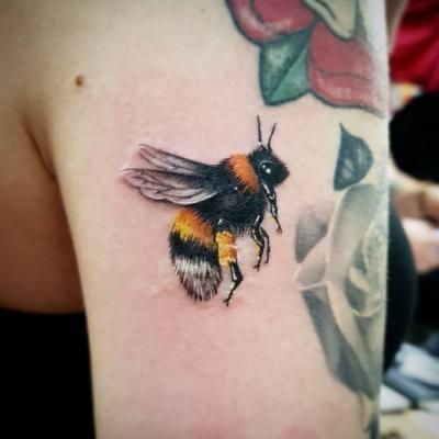 Watercolor Dragonfly Tattoo, Bumble Bee Tattoo, Sunflower Tattoo Shoulder, Animal Sleeve Tattoo, Moth Tattoo, Shoulder Tattoos For Women, Tattoo Bracelet, Dragonfly Tattoo, Bee Tattoo