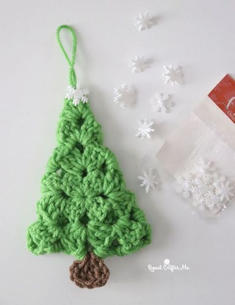 Crochet Granny Square Evergreen Trees - Repeat Crafter Me Crochet Christmas Trees Pattern, Crochet Christmas Ornaments Free, Crochet Ornament Patterns, Christmas Crochet Patterns Free, Crocheted Christmas, Repeat Crafter Me, Crochet Tree, Crochet Xmas, Crochet Headband Pattern