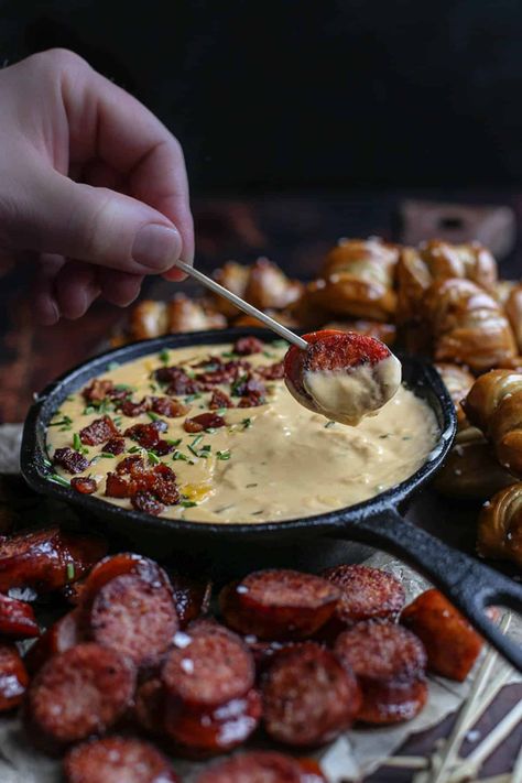 Grilling Snacks, Man Snacks Parties, Pretzel Charcuterie, Warm Party Food, Halloween Tailgate, Cabin Weekend Food, Oktoberfest Food For A Crowd, Octoberfest Party Ideas Food, Campfire Beer Cheese Dip