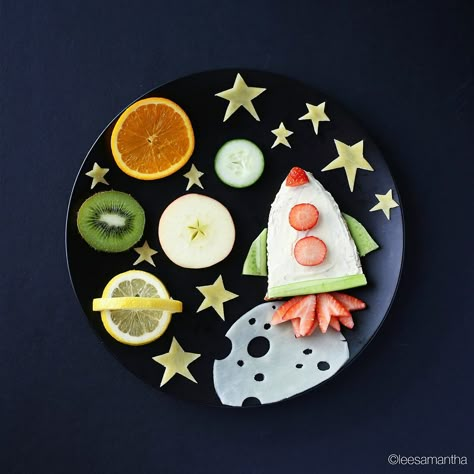 food galaxy Deco Fruit, Space Food, Food Art For Kids, Food Artists, Creative Food Art, Fun Snacks For Kids, Pola Sulam, Funny Food, Food For Kids