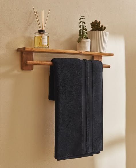 Zara Home Bathroom, Teenager Bedroom Design, Bathroom Shelves For Towels, Toilet Room Decor, Cute Diy Room Decor, Simple Room, Towel Rack Bathroom, Diy Wood Projects Furniture, Soft Towels