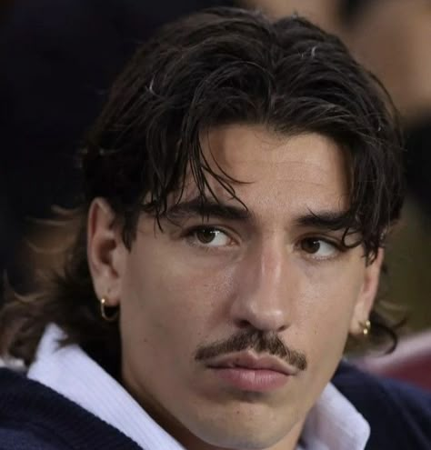 Hector Bellerin Hair, Bellerin Haircut, Moustache Style, Hector Bellerin, Mens Haircuts Short Hair, Mullet Haircut, Haircuts Straight Hair, Mullet Hairstyle, Curly Hair Men