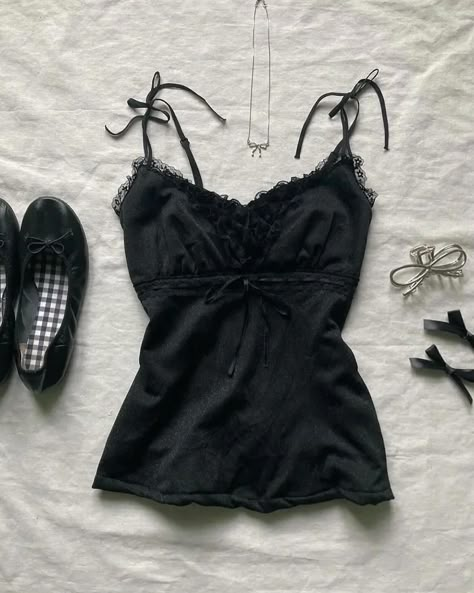 Explore more using link in bio ! 👆🏼 FREE SHIPPING ON ALL ORDERS 🌎 90s Inspired Fashion, Gothic Summer, Outfits Alt, Fashion Character, Punk Women, Clothes Korean Style, Corset Tops, Thrift Inspo, Aesthetic Y2k