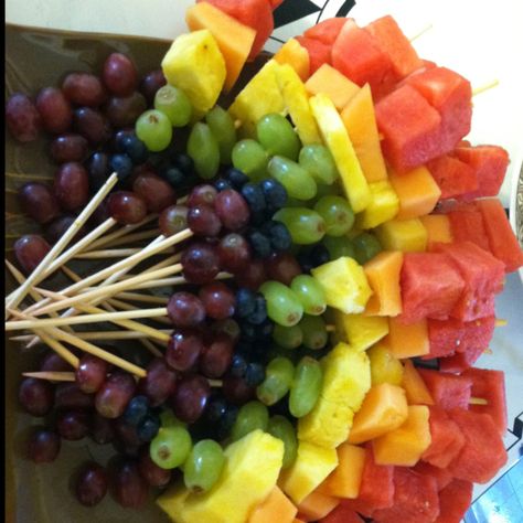 Fruit kabobs. Small Party Food, Shower Recipes, Celebration Food, Italian Themed Parties, Fruit Ideas, Fun Fruit, Fruit Skewers, Fruit Kabobs, Small Party