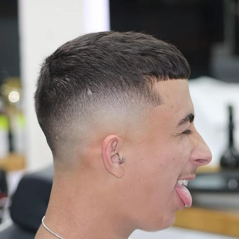 South Side Fade Haircut, Buz Cut Boy, Semi Bald Fade Haircut Men, Buz Cut, Men Short Hair Fade, Haircut Ideas Trendy, Boys Fade Haircut, Crew Cut Haircut, Taper Fade Short Hair