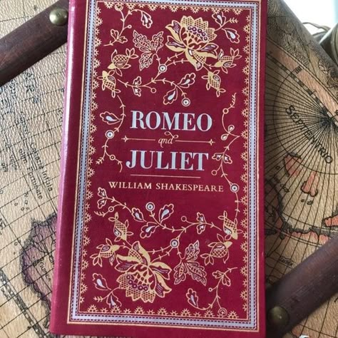 Romeo And Juliet Book Cover, Fancy Book Covers, Romeo And Juliet Book, Classic Book Covers, Book Rebinding, Romeo Montague, Penguin Clothbound Classics, Classic Literature Books, Wattpad Book Covers