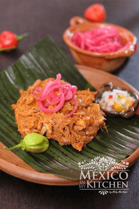 This pulled pork recipe in an achiote paste is fantastic and one of the most delicious dishes in Mexican gastronomy. Learn how to make it and enjoy it at home, like if you were in Mexico. Cochinita Pibil Recipe, Mexican Thanksgiving, Achiote Paste, Pulled Pork Recipe, Happy Eating, Thanksgiving 2022, Yum Recipes, Pork Recipe, Mexican American