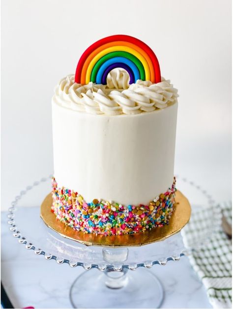 21 Simple Yet Impressive Kid Birthday Cake Ideas - Katie Rosario Gökkuşaği Pasta, Fondant Rainbow, Layer Cake Filling, Rainbow Cakes, Cake Decorating For Beginners, Surprise Cake, Vanilla Cake Mixes, Slow Cooker Desserts, Bowl Cake