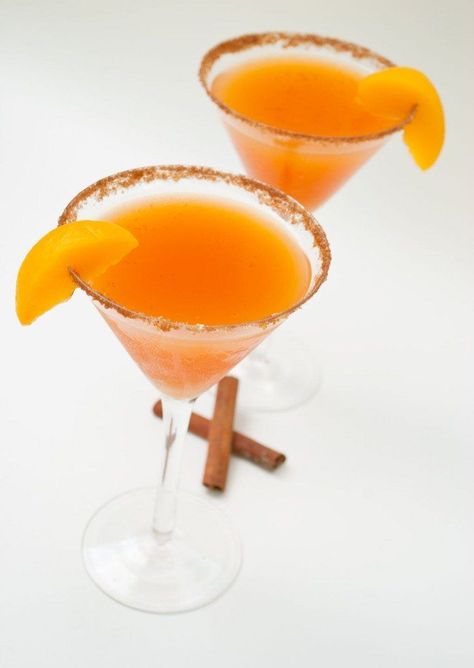 Spicy Candy, Southern Peach Cobbler, Peach Vodka, Italian Food Recipes, Strawberry Wine, Easy Drink Recipes, Martini Recipes, Pretty Drinks, Candy Christmas