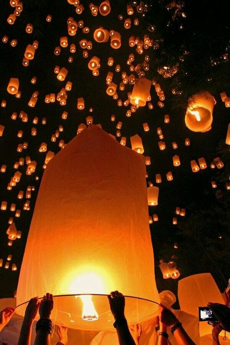 "Do not struggle. Go with the flow of things, and you will find yourself at one with the mysterious unity of the Universe."   ~ Zhuangzi  ♥ lis Fire Lanterns, Loy Krathong Festival, Sky Lantern, Flying Lantern, Loy Krathong, Festival Of Light, Fire Festival, Floating Lanterns, Cool Places