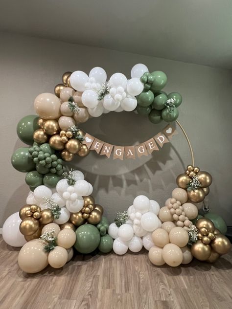 Balloon Ring Decoration Ideas, Green Balloon Backdrop, Balloon Garland Green, Wedding Balloon Decor, Balloon Ring, Balloon Decoration Ideas, 70s Theme Party, Garland Balloon, Baby Shower Balloon Arch