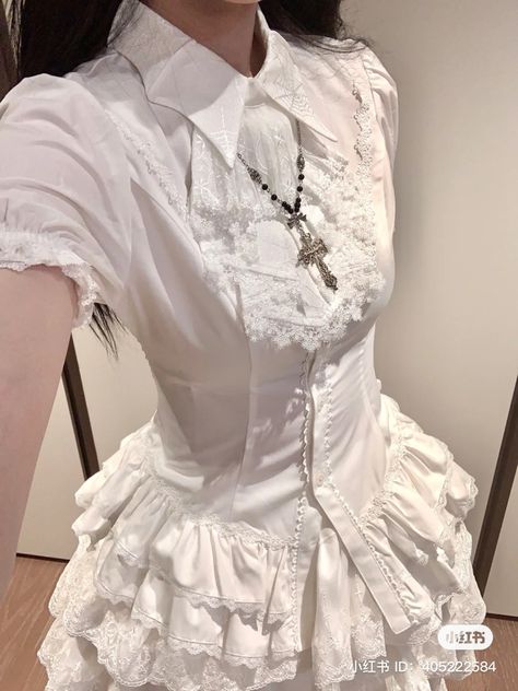 Off White And White Outfit, Gothic White Outfit, All White Alt Outfit, Morute Aesthetic Fashion, White Gothic Outfit, Morute Core Outfits, Angelic Aesthetic Outfit, Church Aesthetic Outfit, Doll Core Outfits