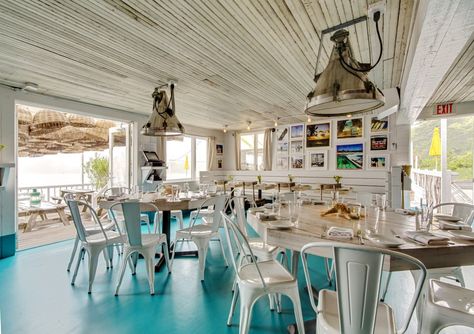 The Surf Lodge Surf Lodge Montauk, Decoration Surf, Surf Cafe, Surf Lodge, House Of Turquoise, Surf Decor, Style Cottage, Indoor Dining, Beach Cottage Style