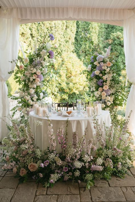 Chateau_lill_seattle_wedding_mylaliphotos-101 Wedding Centerpieces Fairytale, Chateau Lill Wedding, Bridgerton Inspired Wedding, Sweet Heart Table, Sweetheart Table Flowers, Bride Groom Table, Winery Wedding Venue, Whimsical Wedding Decorations, Sweetheart Table Decor