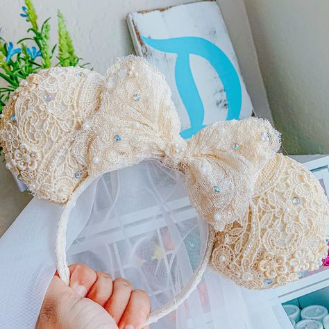 Custom Bridal ears made from a repurposed wedding dress from Enchantedalexandra. Link included Bridal Disney Ears, Bridal Disney Outfit, Repurposed Wedding Dress, Disney Wedding Gifts, Best Bridal Shower Gift, Bridesmaid Tips, Disney Ears Headband, Diy Disney Ears, Diy Mickey Ears