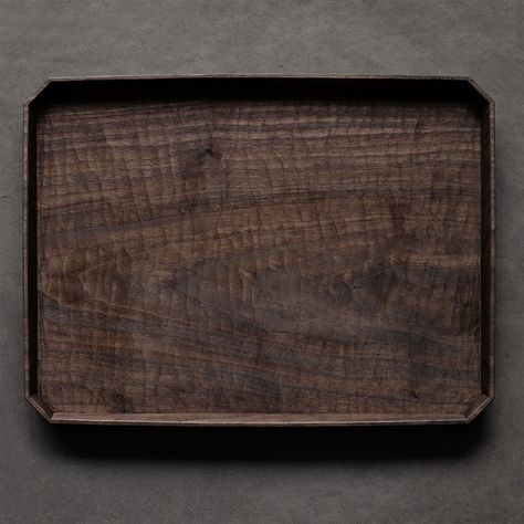 Yoshiyuki Kato | Sumikiribon (Tray) - Analogue Life Wabi Sabi Bar, Dancing In The Kitchen, Towel Tray, Bali House, Bar Tray, Wooden Serving Trays, Workspace Inspiration, Wooden Plates, Wood Tray