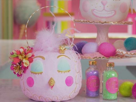 Glitterville Studios' Stephen Brown takes the mess out of paper mache while making these cute Easter baskets! Glitterville Easter, Paper Mache Easter Basket, Glitterville Studios, Cute Easter Baskets, Paper Mache Easter, Making Paper Mache, Fake Bakes, Easter Projects, Fake Bake