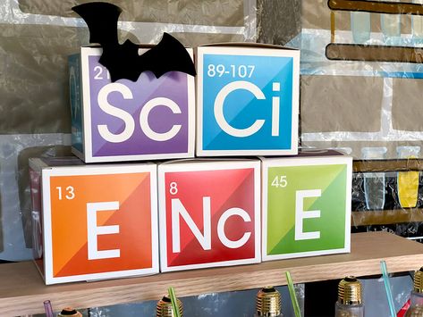 Stem Decorations, Science Balloons, Mad Science Party Decorations, Mad Science Party Activities, Halloween Party Dessert Table, Mad Science Birthday Party, Science Party Favors, Science Party Decorations, Science Lab Decorations