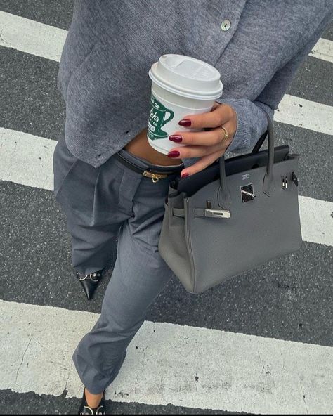 @ mimiarr Hermes Belt Women Outfits, Grey Bag Outfit, Hermes Belt Women, Trendy Outfit Ideas, Gray Handbags, Business Chic, Monochrome Outfit, Modesty Fashion, City Outfits