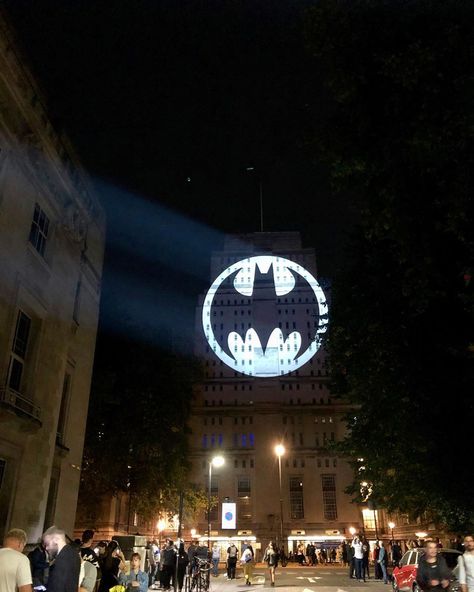 London has switched on the Bat-Signal to celebrate Batman’s 80th on Batman Day! Thanks to all the fans who answered the call.… Dc Collectibles, Im Batman, Bruce Wayne, Dark Knight, Bat Signal, Tim Burton, Dark Side, Dc Comics, Bat