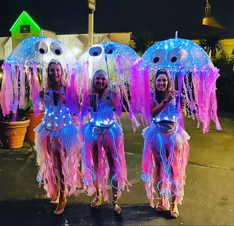 Under The Sea Group Costume, Jelly Fish Costume Women, Fish Tank Costume, Underwater Theme Outfit, Under The Sea Fancy Dress, Under The Sea Family Costumes, Jellyfish Fancy Dress, Sea Creatures Costumes, Group Fancy Dress Ideas