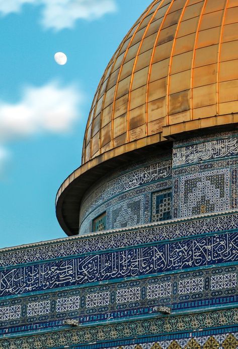 Al-Aqsa Mosque close up. Free public domain CC0 photo. | free image by rawpixel.com Sultan Qaboos Grand Mosque, Aqsa Mosque, Al Quds, Modern Art Canvas Painting, Mosque Art, Sheikh Zayed Grand Mosque, Islamic Art Canvas, Blue Roof, Beautiful Landscape Photography