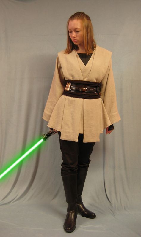 Ideas for my costume sans robe for wearing Yoda. Female Jedi Costume, Jedi Costume Diy, Jedi Tunic, Star Wars Outfit, Female Jedi, Disfraz Star Wars, Jedi Outfit, Jedi Robe, Jedi Cosplay