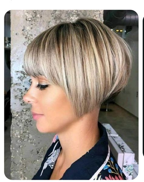 Very Short Bob With Fringe, Fringed Bob, Short Bob Haircuts With Bangs, Short Stacked Bob Hairstyles, Short Stacked Bob Haircuts, Fringe Styles, Hair Front, Stacked Bob Hairstyles, Chic Short Hair