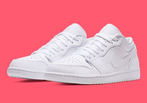 Jordan 1 Low Triple White, Nike Shoes Huarache, Jordan 1 Low White, Air Jordan Low, Jordan Low, Jordan Ones, Sneaker Boutique, White Nike Shoes, Nike Shoes Girls