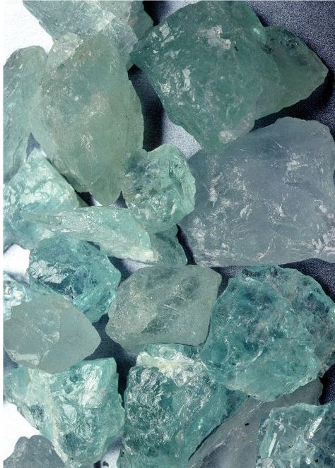 Aquamarine Meaning, Calming Nature, Stile Boho Chic, Aquamarine Birthstone, Higher State Of Consciousness, Eye Sight Improvement, Spiritual Crystals, Aquamarine Crystal, Calming Stones