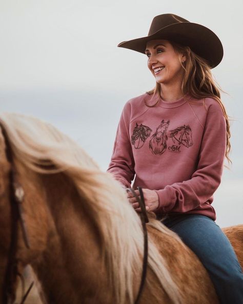 Amber Marshall Outfits, Heartland Amy Outfits, Amy Fleming Outfits, Heartland Aesthetic, Heartland Characters, Heartland Actors, Amy Fleming, Heartland Amy, Country Clothes