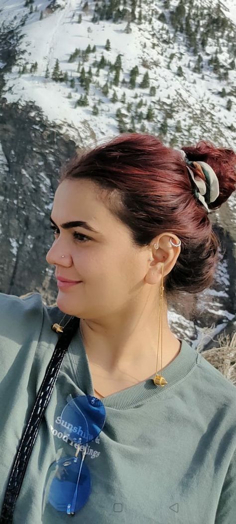 Kashmiri tradition Dhejor 😍 I just love it. Kashmir Dejhoor Earring, Kashmiri Dejhoor Earrings, Kashmiri Earrings Gold, Dejhoor Earing, Kashmir Jewellery, Kashmiri Earrings, Lost Paradise, Ear Chain, Expensive Jewelry Luxury