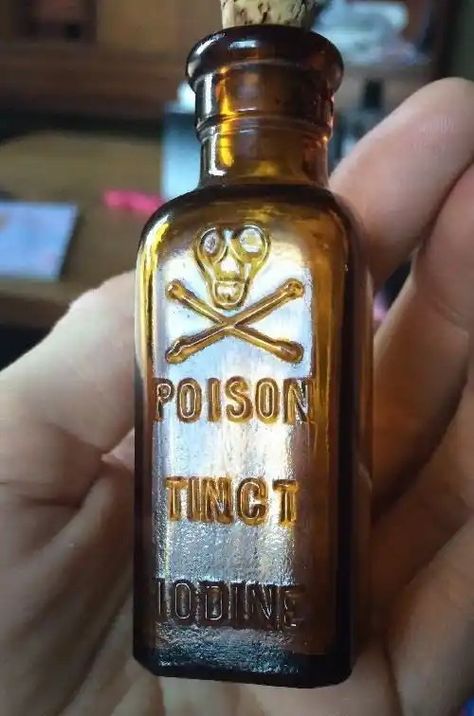 Poison Medicine, Poison Jar, Pretty Poison, Alcoholic Drinks Pictures, Poison Bottle, Medical Photography, Jars For Sale, Bottle Tattoo, Happy Birthday Best Friend Quotes