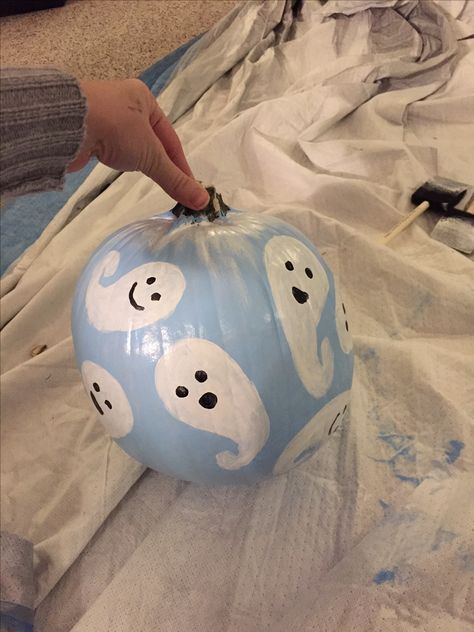 Stuff To Paint On A Pumpkin, What To Paint On A White Pumpkin, Luca Pumpkin Painting, White Pumpkin Ideas Painting, Painting Pumpkins Easy Ideas, Cute Pumpkin Paintings Ideas, Blue Pumpkins Painting, Blue Painted Pumpkin, Pumping Painting Ideas Cute