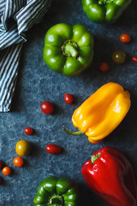 Bell Pepper Photography, Bell Peper, Healthy Pepper Steak Recipe, Growing Bell Peppers, Ingredients Photography, Pepper Steak Recipe, Stuffed Peppers Healthy, Food Mockup, Collage Des Photos