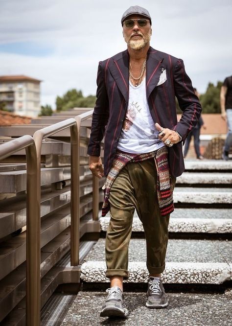 Boho Men Style, Old Man Fashion, Bald Men Style, Older Mens Fashion, Street Style Outfits Casual, Older Man, Boho Men, Men's Casual Style, Cool Outfits For Men